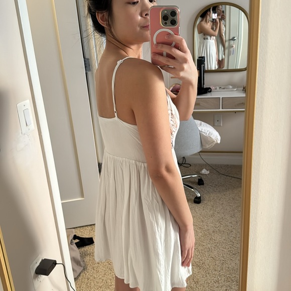 White Lulu’s dress with pink and blue embroidered flowers - Picture 2 of 3